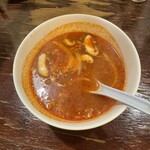 炭火焼肉 ホルモン やま元 - 辛スープ