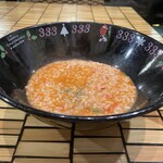 元祖トマトラーメンと元祖豆乳ラーメンと元祖トマトもつ鍋 三味 - チーズと卵と選べます。これはチーズ！