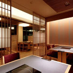 Kisoji - 明るい日差しの中、上品なテーブル席でお楽しみくださいませ。