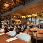 Balcony by 6th - 素敵な店内。