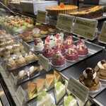 菓子工房ヴェールの丘 八王子みなみ野本店 - ケーキは華やか