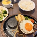 ステーキのあさくま - 料理写真:あさくまハンバーグ　1904円 目玉焼きＴＰ　187円