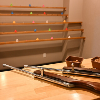 射的スペースあり！遊び心のある体験型居酒屋