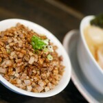 old school 中華そば Miya De La Soul - 肉めし(小)