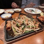 もつ平 - モツのちゃんちゃん焼き