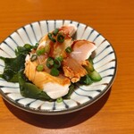 もつ平 - お通しの鳥刺し