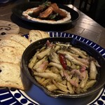 ONE on ONE - ベーコンとキノコのアヒージョ