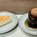 フジウ - 右・フジウ　¥800
      左・焼きチーズ　¥550