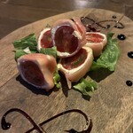 ONE on ONE - マスカルポーネとトマトの生ハム包み