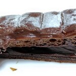 ぱん屋 重石 - 濃厚チョココロネ断面