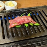 焼肉 神楽5-1 - ししとうと一緒に焼くと風味がお肉について美味しい