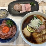 츄우카 소바 로쿠 - 특製 중화 소바, 와규 고기 덮밥(한정)