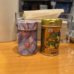 町中華 さしろく - 卓上の調味料