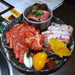 山形黒毛和牛 米沢牛焼肉 仔虎 - 大皿盛「華虎」
