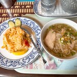 Faa Thai - カオパット＋スープ入りビーフン