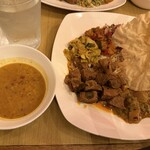 KING LION スリランカレストラン＆バー - 【ダブル　チキン＆ポーク　S】豆カレー付き