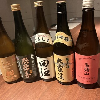 季節ものも含め日本酒を5.6種類常備。その他多彩なドリンクも