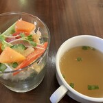 デリ&カフェ ナポ - セットのサラダとスープ