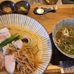 麺や くろえもん - 帆立昆布すいつけ麺の「細メンマ増し増し」と、スパイス塩、山葵、白トリュフオイル、つけ汁の黒