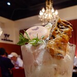 パフェ専門店 幸せのレシピ スイート - ラムレーズンと苺 月夜の乾杯