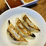 元祖熟成細麺　香来 - 餃子3個160円。餃子は普通です！