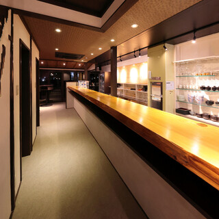 500円～楽しめる厳選日本酒25種以上！1階立ち飲み！