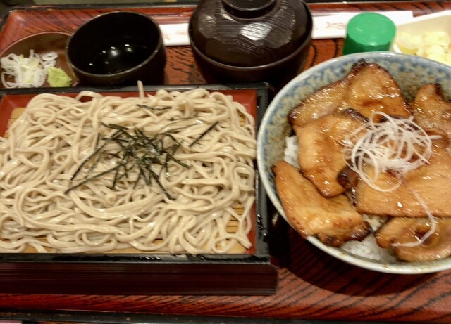 和食レストランとんでん 苫小牧店 - 青葉（ファミレス）の写真