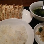 餃子の福包 - ランチ定食(餃子2人前・スープ・小鉢・ライス) 590円