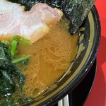 とらきち家 - 旨味が強く強くコク深いスープ。