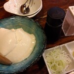 ももどり駅前食堂 - 寄せ豆腐最初は塩で
