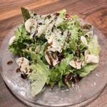 Aju trattorìa 飯田橋 - マッシュルームとペコリーノチーズのサラダ