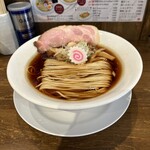 麺や 醤すけ - 醤油ラーメン(900円、斜め上から)