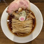 麺や 醤すけ - 醤油ラーメン(900円、真上から)