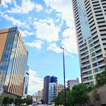 味楽 - 振り返れば、外苑方向。