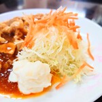 味楽 - "ポテサラ"と"キャベ千'n 人参千"が添えられています。