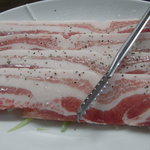 元祖ちぢみの王様 - サムギョプサルのお肉