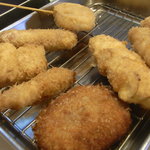 元気屋 - 元気屋コロッケやらねぎま（ぐろ）やら