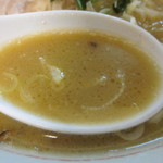 松福 - うまいラーメンのスープ