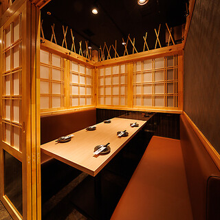 ★個室完備★間接照明が優しく灯り極上の癒し空間を実現！