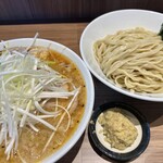らーめん菊 - つけ麺（1,300円）＋限定変更『しお』（200円）＋ほうれん草（200円）＋白ねぎ（120円）＋ショウガ（70円）、ニンニクコール