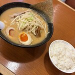 北海道ラーメン おやじ - 料理写真:おやじ麺in味玉＋小ライス！