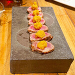 ローストホース - ヒレのたたき柿ソース添え