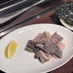 カウンター焼肉 ふかみ - 生センマイ刺し