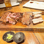 ローストホース - サンカク（バラの外側にある希少部位の「三角バラ」）と甚五右衛門芋と思われる里芋