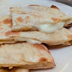 インディアンレストラン西麻布 by KENBOKKE - チーズナン