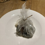 ダイニングルーム バイ ザ ビワコ - この包み、何だろなぁ〜(・・?)