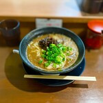 ドン．チードル - 魚介とんこつ 900円