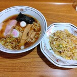 貴楽飯店 - ・半チャンラーメン