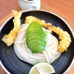 うどん日和 - アボカドと海老天のぶっかけ