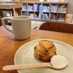 KAIDO books & coffee - スコーンとホットレモネード